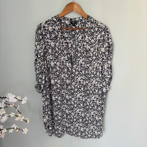 Torrid Torrid Ruched Sleeve Floral Harper Blouse Size 6X - Picture 3 of 5